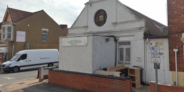 Man ‘shouted racial abuse and exposed himself’ outside Swindon mosque