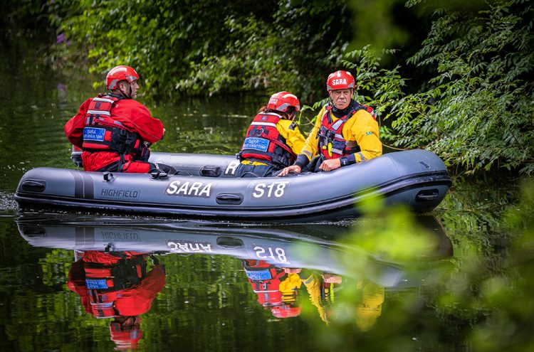 Fiona Edson disappearance: Boats deployed on river in Chippenham