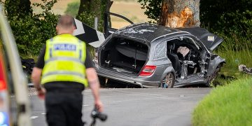Car crashes into tree on Wiltshire lane as driver seriously injured