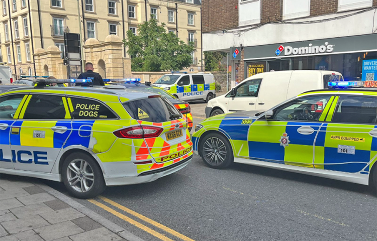 Police officers pounce on suspected burglars in Swindon’s Old Town