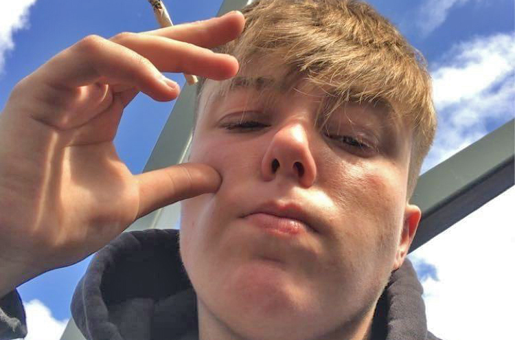 Woman had knife outside Chippenham hostel for ‘self-defence’