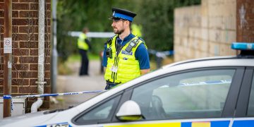 Alleyway cordoned off in Swindon as detectives investigate robbery