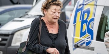 Calne shop worker reports drunk woman who drove to buy wine before 9am
