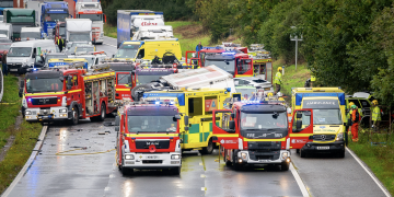 Lorry overturns in serious crash on M4 as road closed both directions