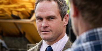 No animal ban for hunt master who threw fox to hounds as child watched