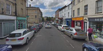 Man sustains broken nose as two attacked in Devizes town centre
