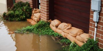 Storm Ciarán: Swindon residents given sandbags over flooding risk