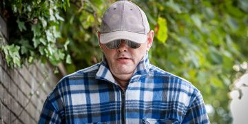 Incest dad back behind bars – after ‘getting intimate’ with another daughter