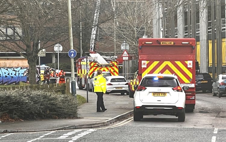 Person in distress on scaffolding sparks emergency response