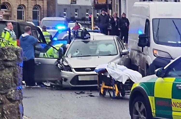 Man and woman arrested after crash in Melksham town centre
