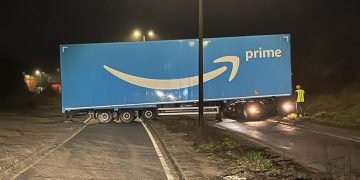 A420 near Swindon blocked after lorry driver’s U-turn attempt