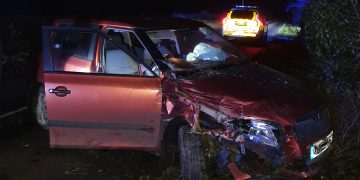 Man arrested after crashing car into wall in Tetbury countryside