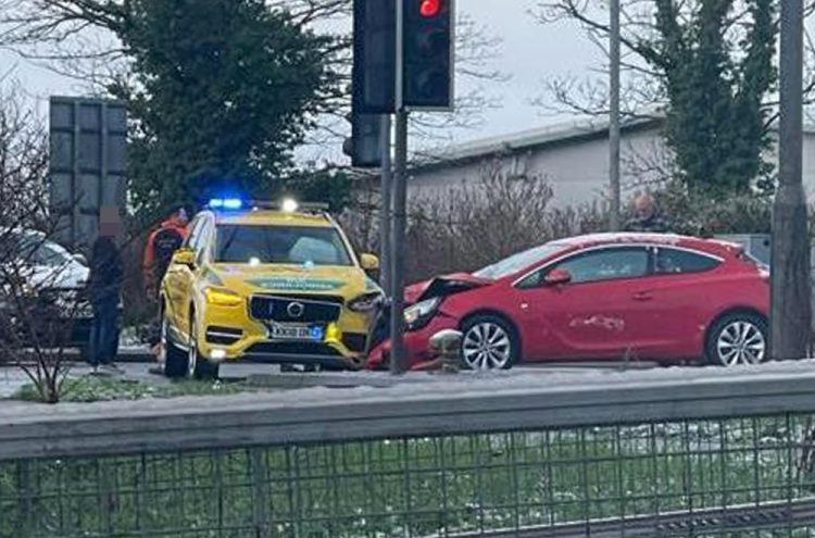 Wiltshire Air Ambulance car involved in crash on Melksham junction