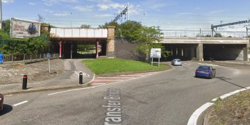 Man threatened with violence in Swindon roundabout robbery