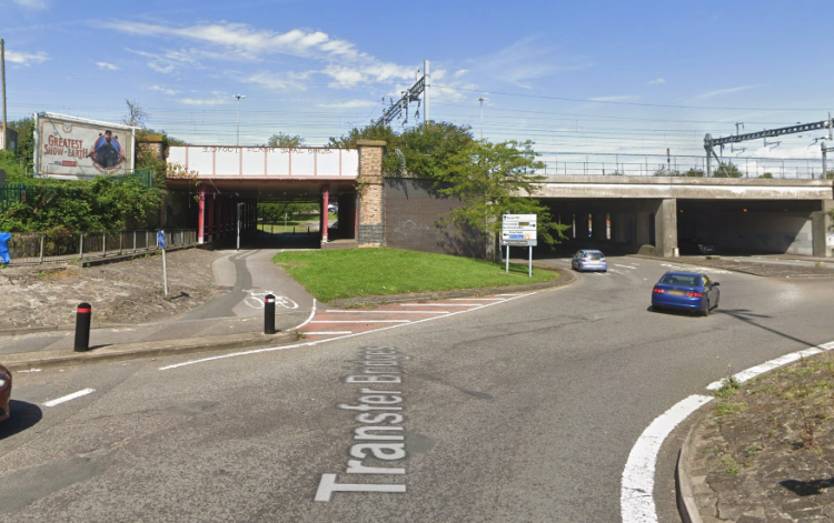 Man threatened with violence in Swindon roundabout robbery