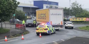 Busy Swindon route blocked after crash involving lorry and car