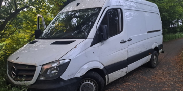 Four suspected thieves arrested after Wroughton van pursuit