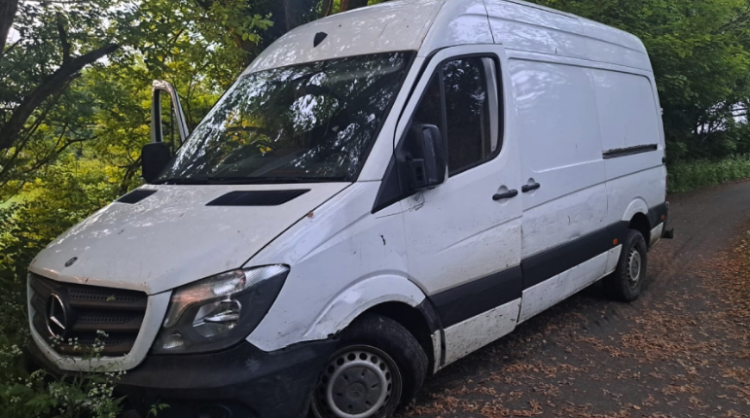 Four suspected thieves arrested after Wroughton van pursuit