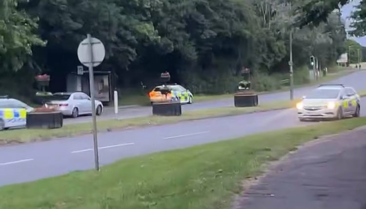 Handcuffed suspected drug dealer escapes police in Swindon