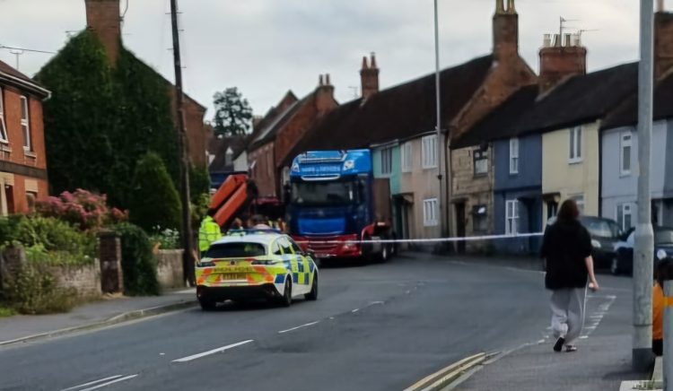 A350 closed as lorry crashes into house in Wiltshire town
