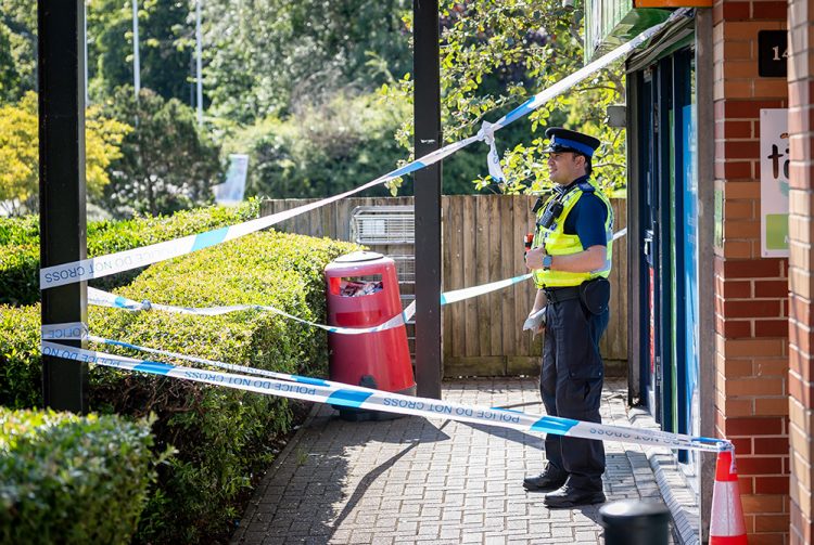 Two armed robbers steal hundreds of pounds from Swindon shop