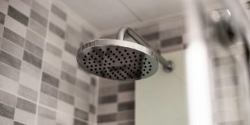 How to choose linear drains for modern wet rooms?