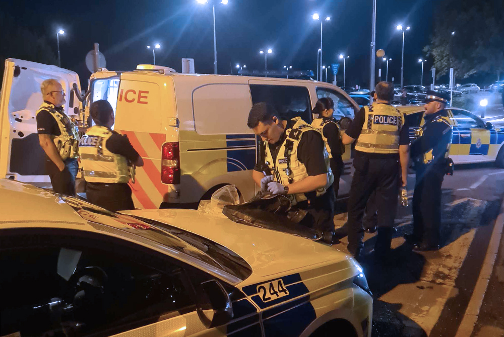 Man arrested after 'assaulting police officer' at railway station