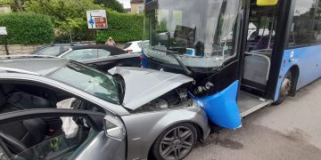 Traffic chaos in Bradford on Avon after bus involved in crash