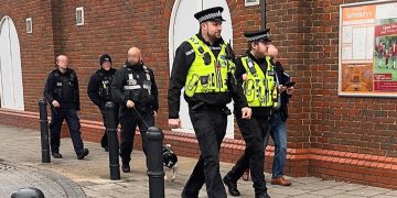 Police and immigration officers raid vape shop in Devizes