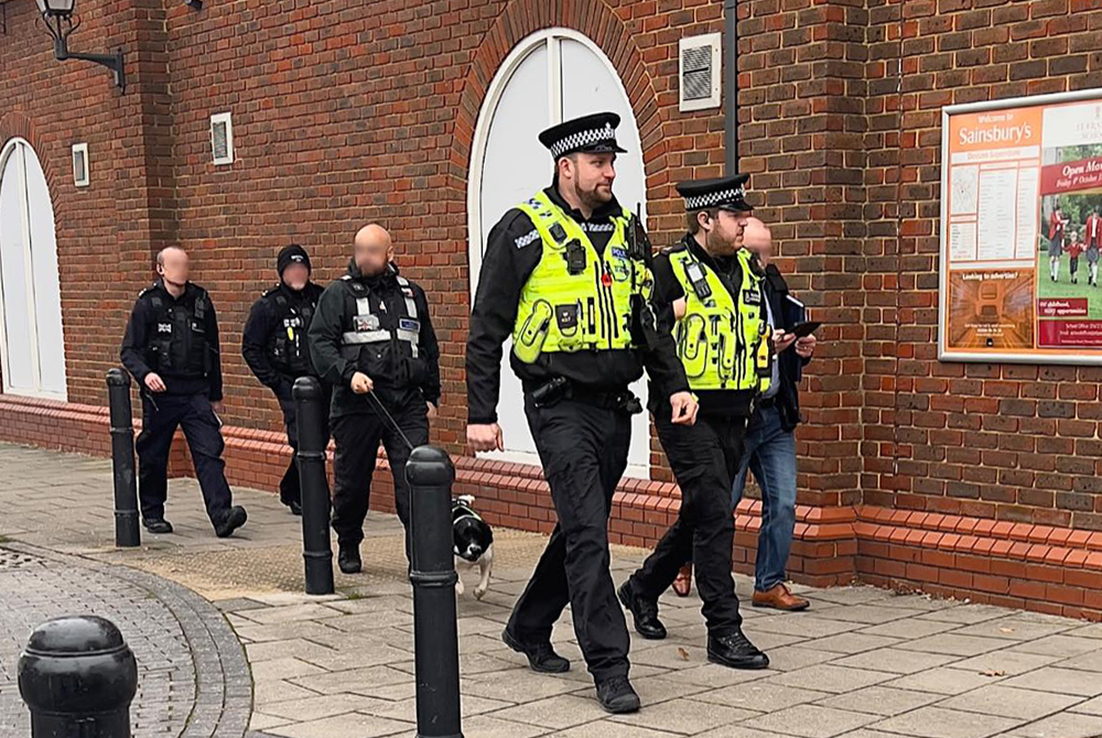 Police and immigration officers raid vape shop in Devizes