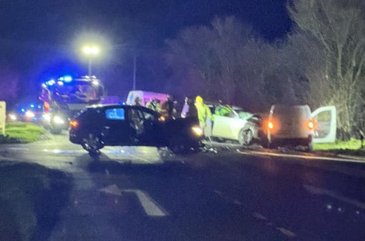 Major road near Swindon gridlocked after ‘nasty’ crash near pub