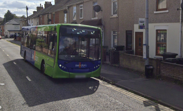 Woman wearing pink hoodie ‘verbally abuses’ child in Swindon