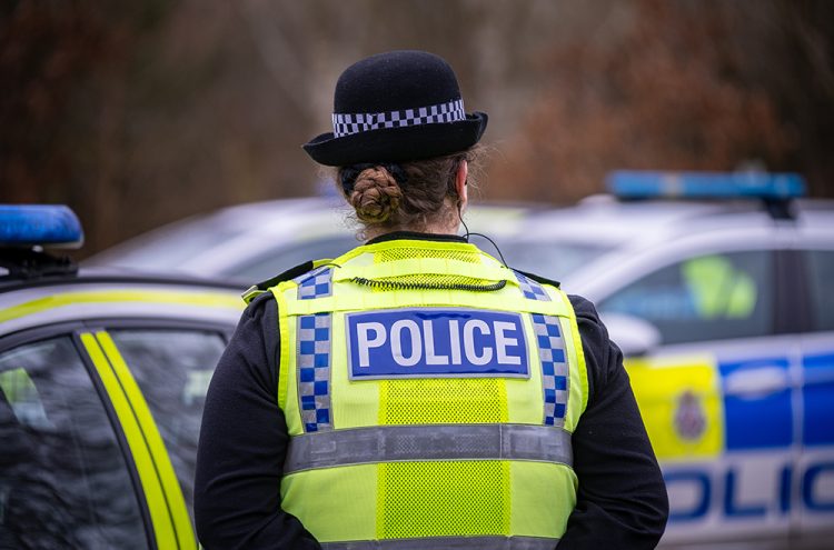 Woman falls to ground after attempted robbery in Swindon street