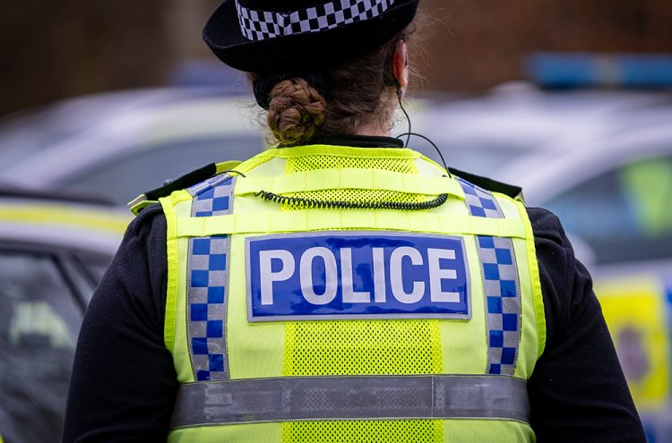 Woman falls to ground after attempted robbery in Swindon street