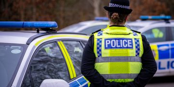 Woman falls to ground after attempted robbery in Swindon street
