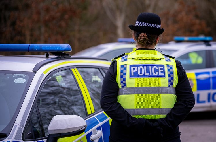 Woman falls to ground after attempted robbery in Swindon street