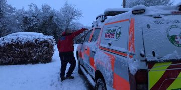 Wiltshire Search and Rescue deployed to help hopsital in snow