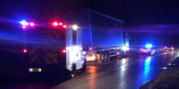 Lorry crashes into ditch on busy A-road in rural Wiltshire
