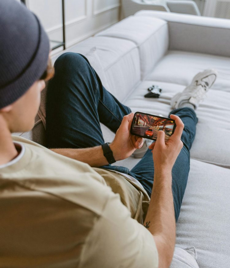 Mobile Gaming is Becoming a Real Contender in the UK Gaming Markets
