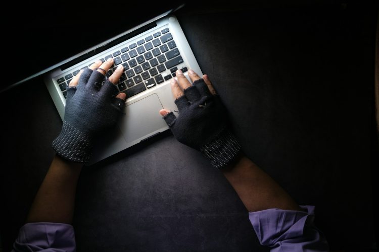 Simple Online Safety Habits To Get Into In 2025