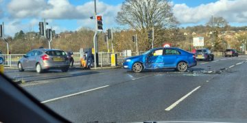 Emergency services race to crash on busy Swindon junction