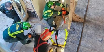 Rescue operation as man falls from scaffolding in Marlborough