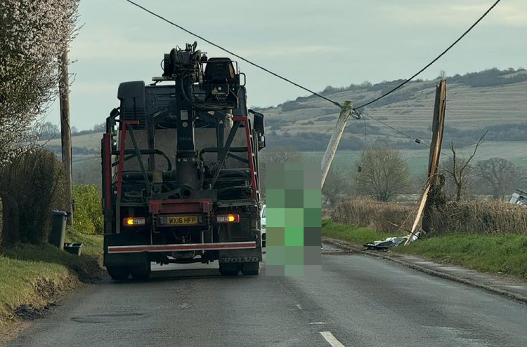 A342 near Devizes closed as 999 crews race to multi-vehicle crash