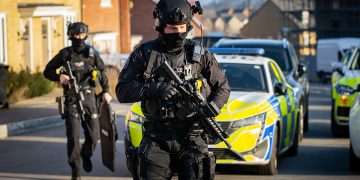 Negotiator tasked as armed police deployed for ‘siege’ in Faringdon