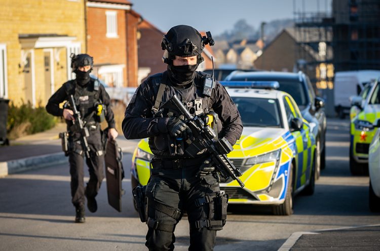 Negotiator tasked as armed police deployed for ‘siege’ in Faringdon