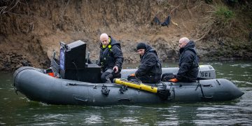 Peter Faulding starts sonar scan of River Avon in Sebastian search