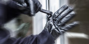 Man ‘threatened with hammer’ during burglary attempt in Calne