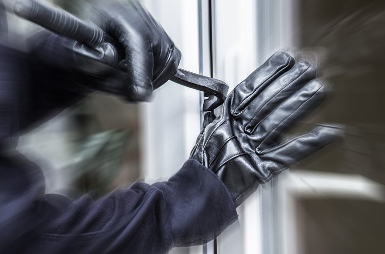 Man ‘threatened with hammer’ during burglary attempt in Calne
