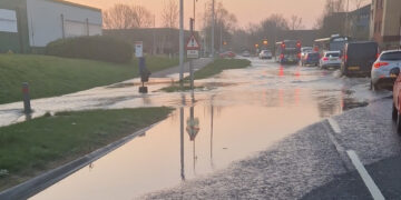 Major Swindon route closed in rush-hour after water main bursts