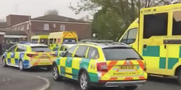 Huge emergency response after man ‘stabs himself’ in Swindon